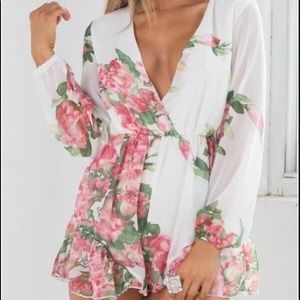 NWT Reverse Romper/Playsuit
Size M